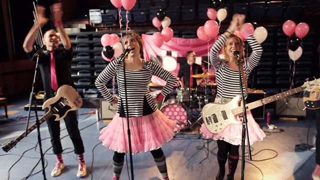 Art Zone: The Not-its! perform 'Dance With Me?'