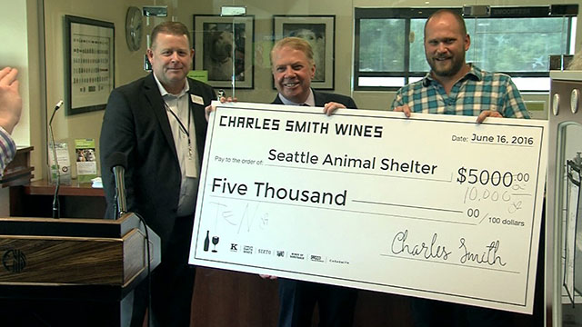 Mayor Murray joins in presenting a donation to the Seattle Animal Shelter