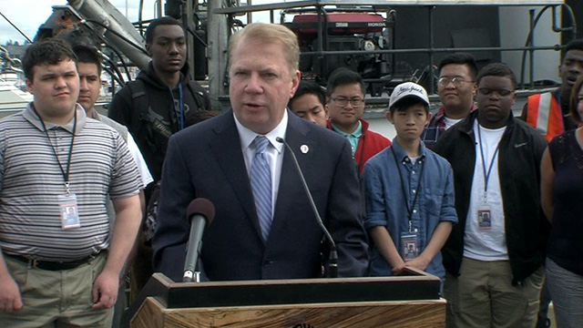 Mayor Murray gives update on Mayor's Youth Employment Initiative, recognizes partners