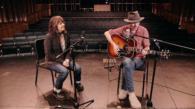 Pete Droge & Elaine Summers perform 'Island'