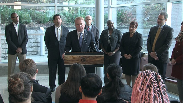 Mayor Murray receives Education Summit recommendations 