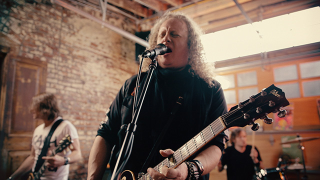 Art Zone: Windowpane performs 'Words and Nothing More'