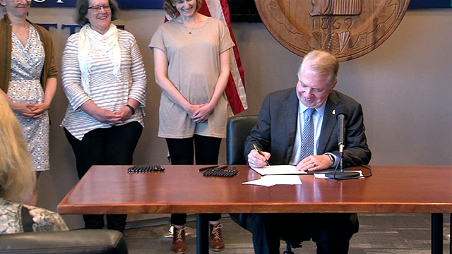 Mayor Murray signs Pedestrian Master Plan, bus funding for Seattle Public Schools