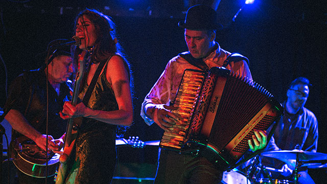 Art Zone: Giants in the Trees live at Sunset Tavern