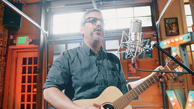 Art Zone: Eric Elbogen of Say Hi performs 'Sweaters'