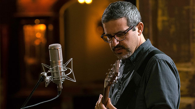 Art Zone: Eric Elbogen of Say Hi performs 'Green with Envy'