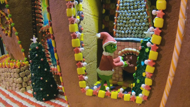 CityStream: Gingerbread Village [Captioned]