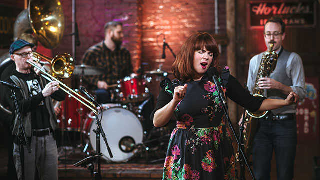 Art Zone: 45th Street Brass performs "Neighborhood"