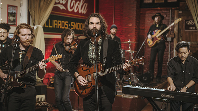 Art Zone: Country Lips perform “Find Myself Again" 