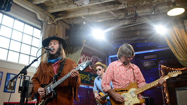 Low Hums performs "Supernova"